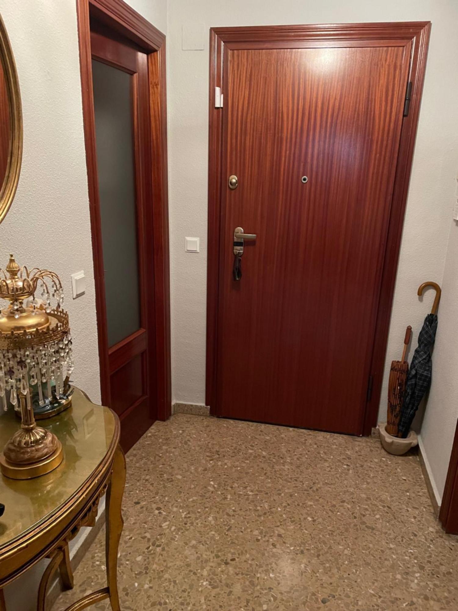 Appartement Chica En Vivienda Compartida Con Anfitrion Hombre